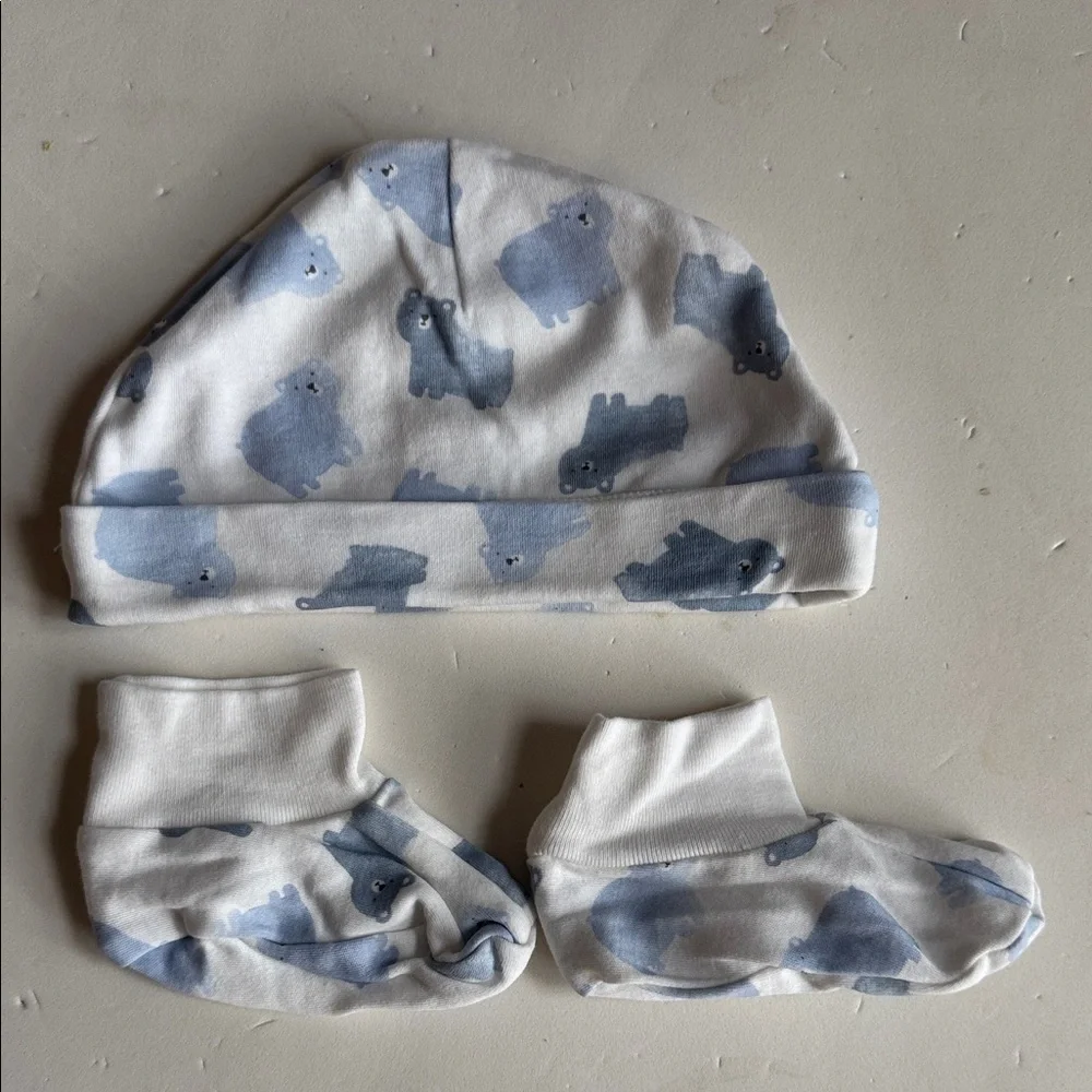 Carter’s Adorable Blue & White Baby Cap and Booties Set Bear Pattern 6 Months